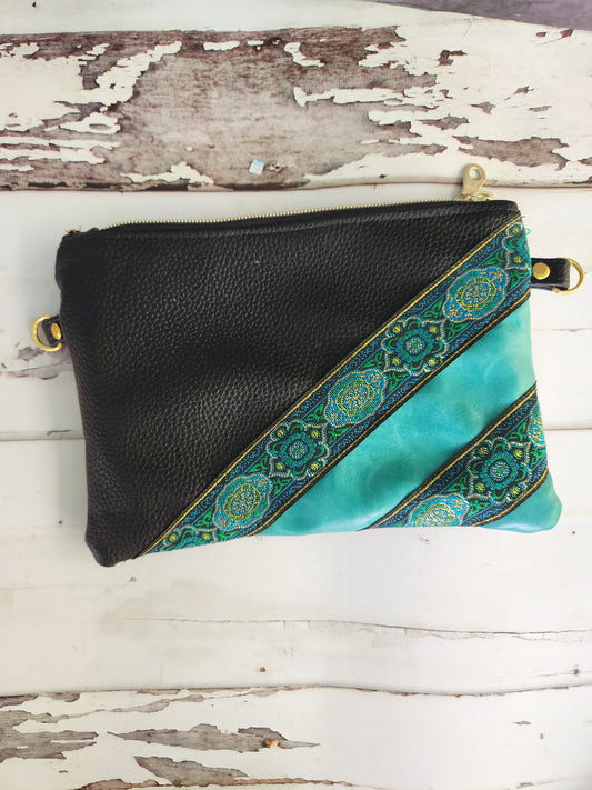 Essential Clutch  -Leather Two Tone